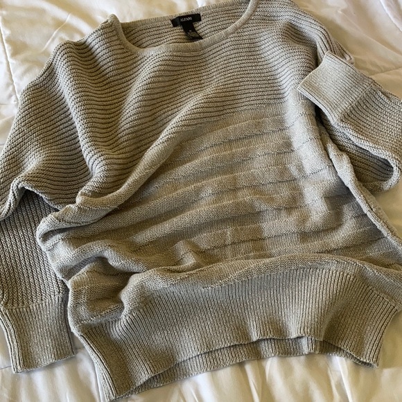 sweater - Picture 3 of 3